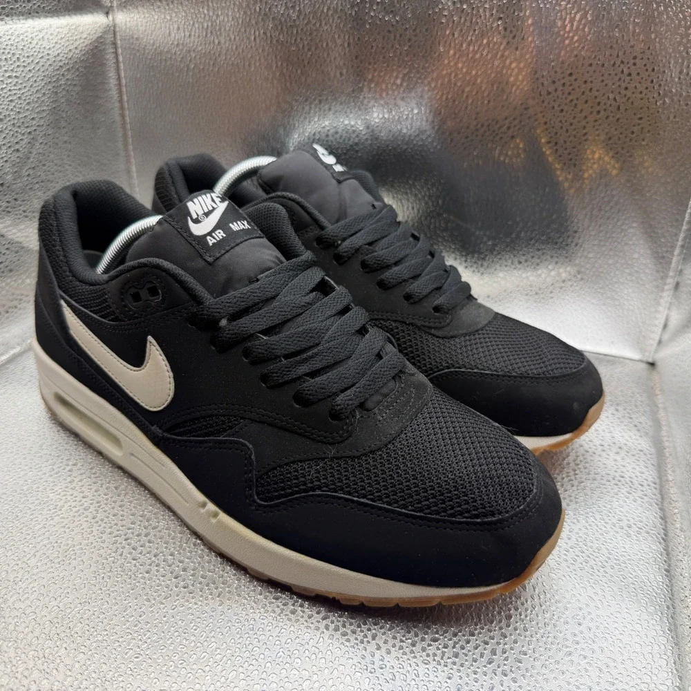 Size 10 Nike Air Max 1 Essential Mens Black Excellent 537383-026 Gum Sole